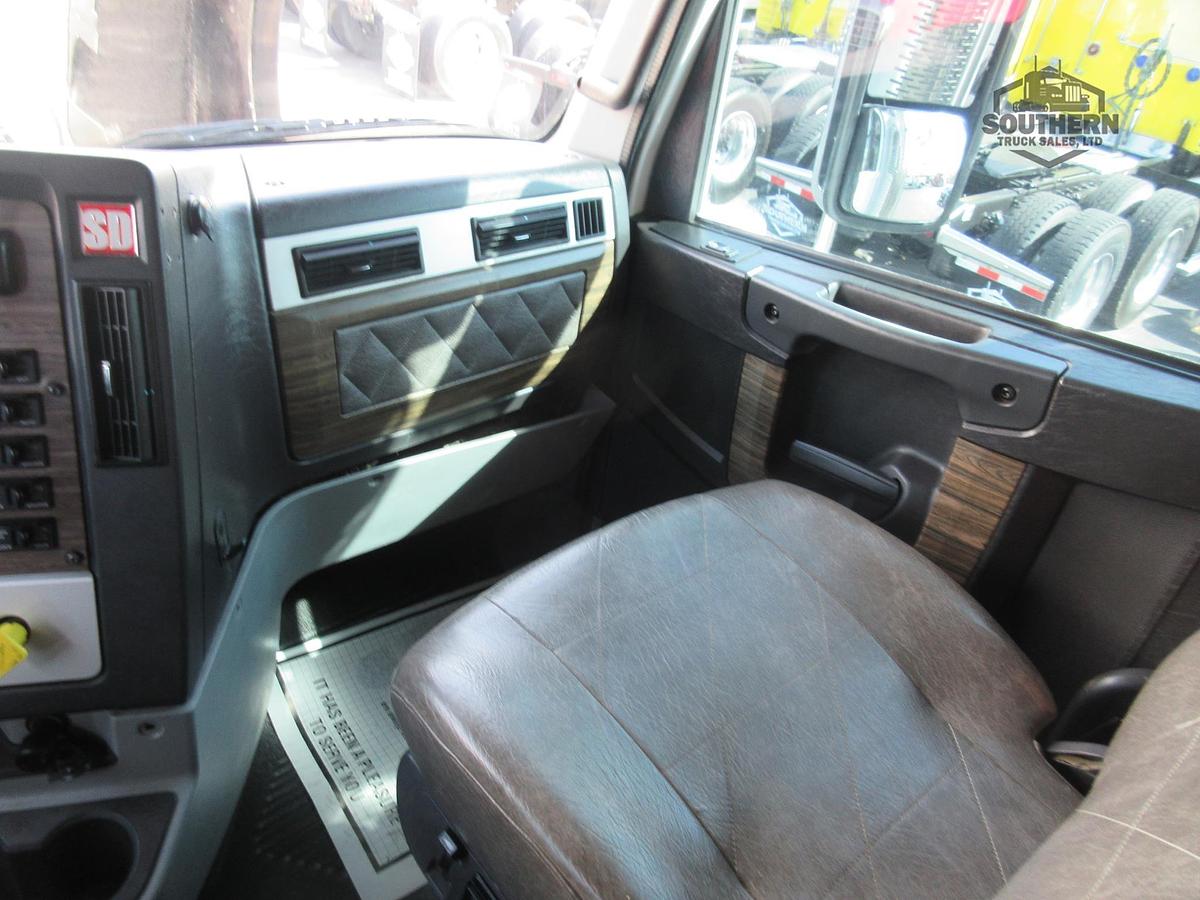 Used 2019 FREIGHTLINER 122SD