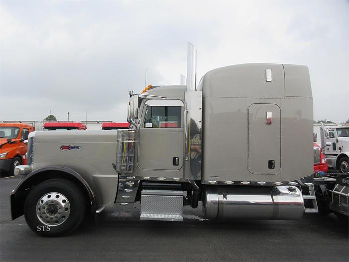 Used 2017 PETERBILT 389