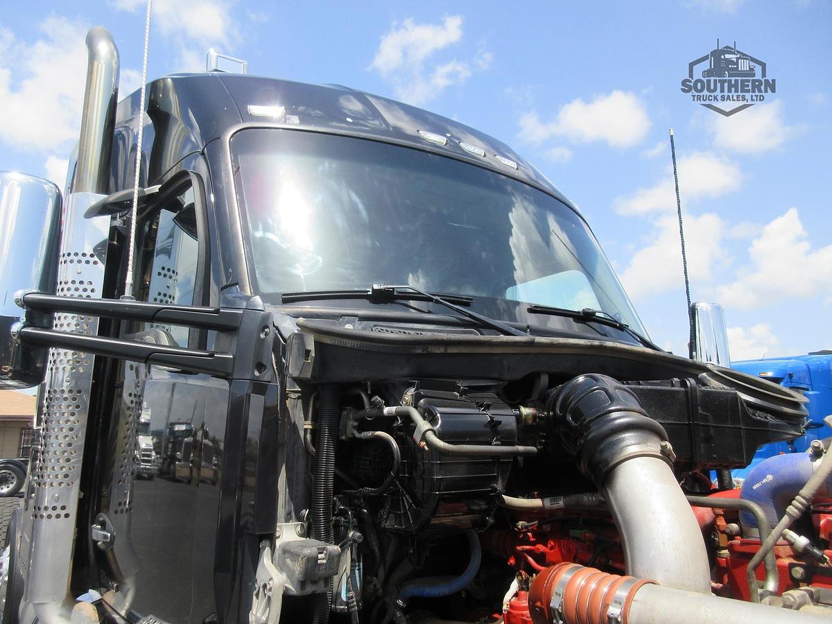 Used 2023 KENWORTH T880