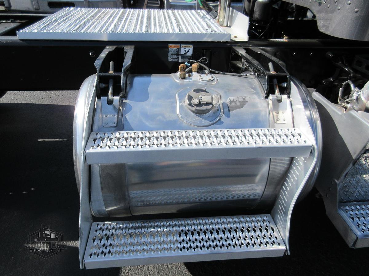 Used 2022 PETERBILT 389