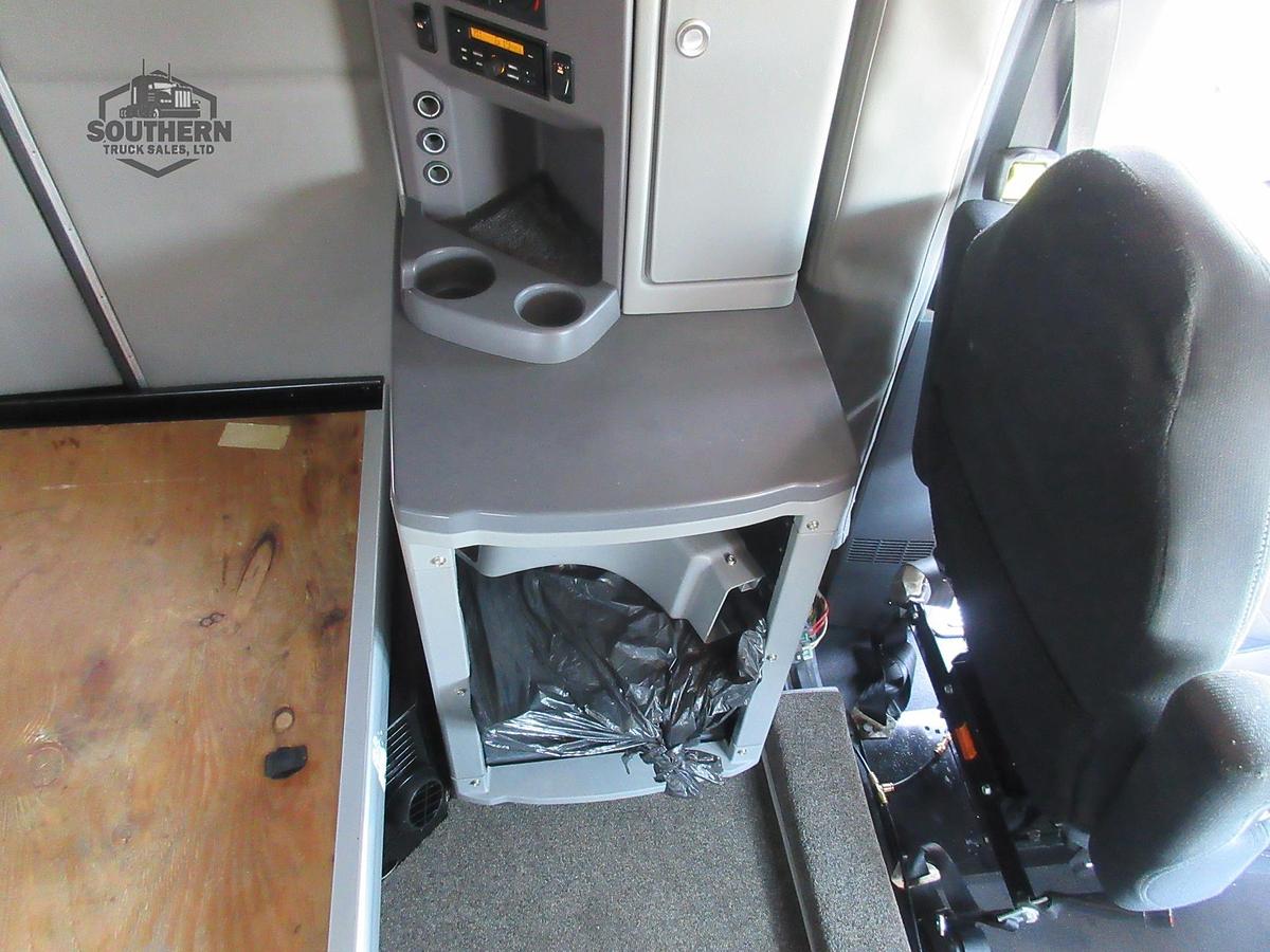 Used 2015 PETERBILT 567