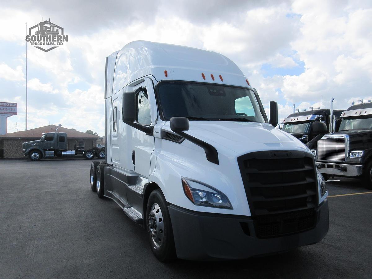Used 2022 FREIGHTLINER CASCADIA 116