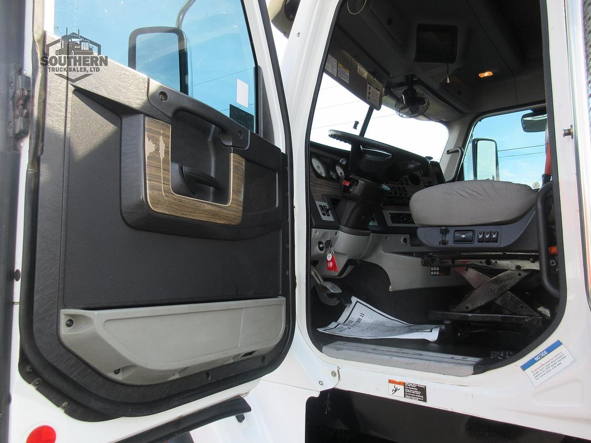 Used 2019 FREIGHTLINER 122SD
