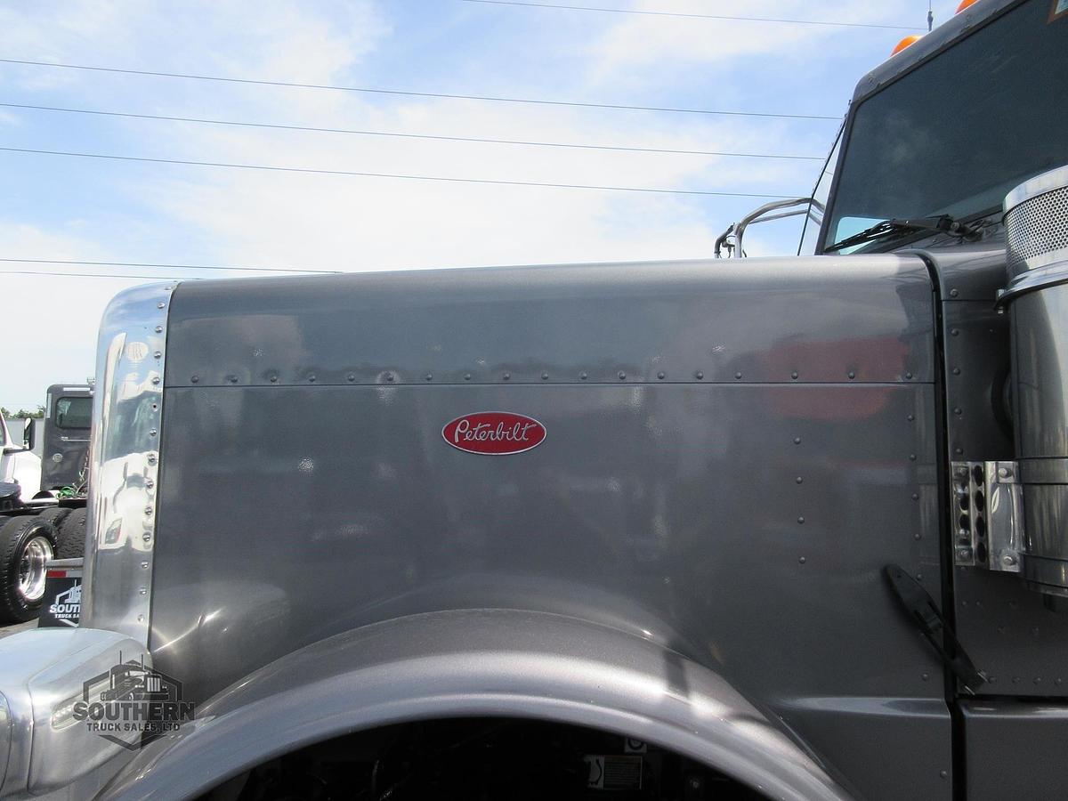Used 2022 PETERBILT 389