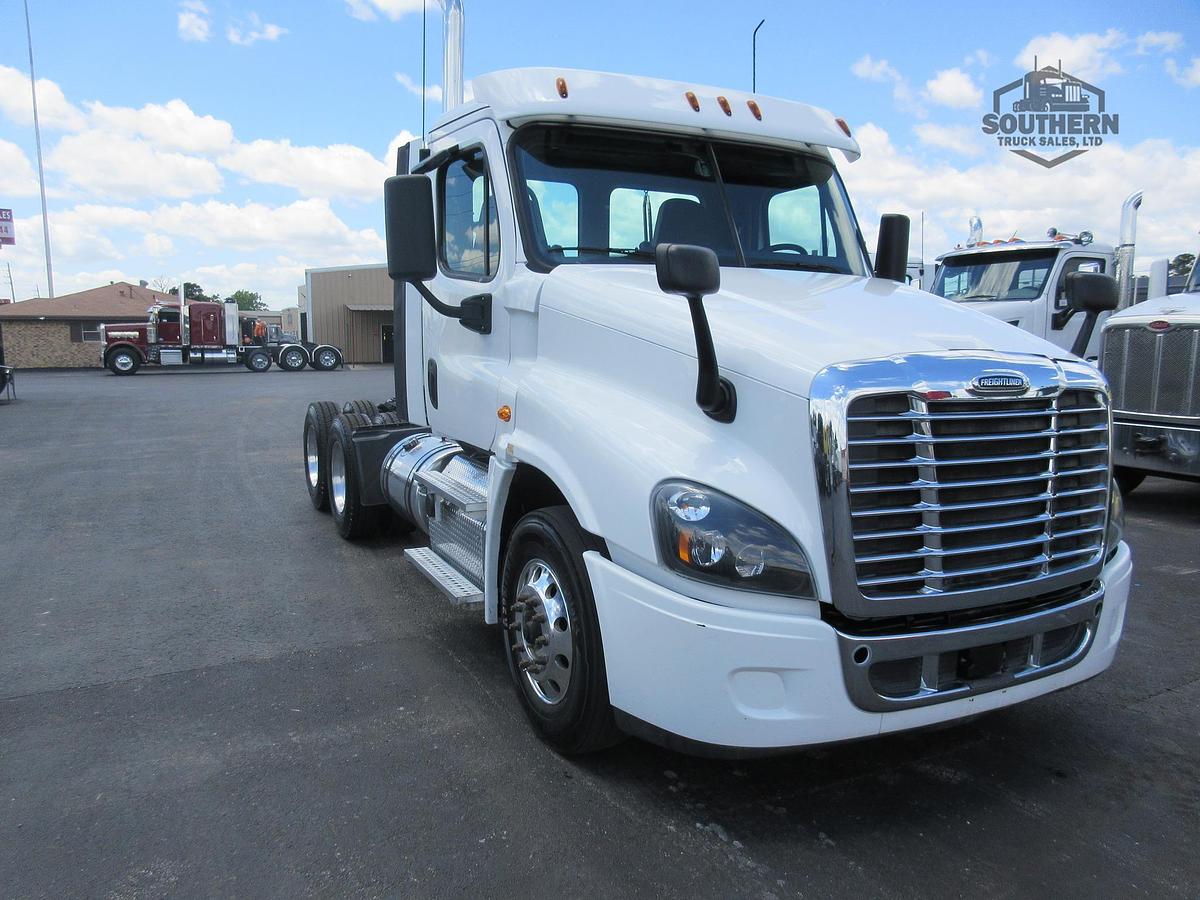 Used 2018 FREIGHTLINER CASCADIA 125