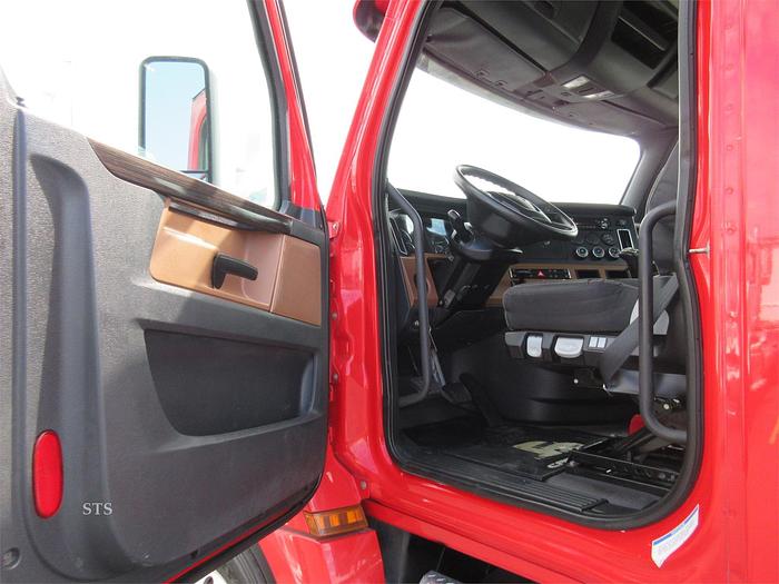 Used 2019 FREIGHTLINER CASCADIA 126