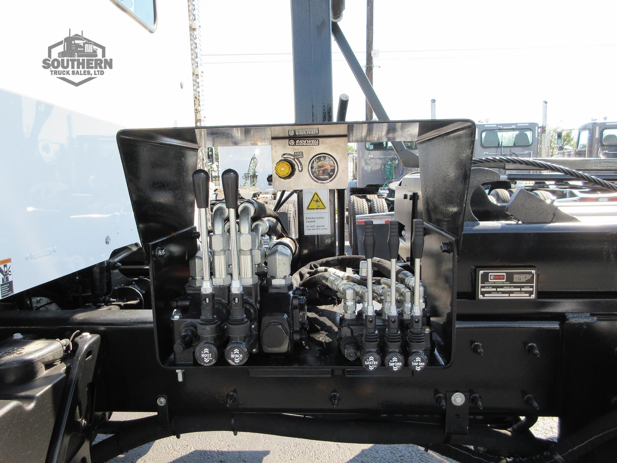2025 KENWORTH T880