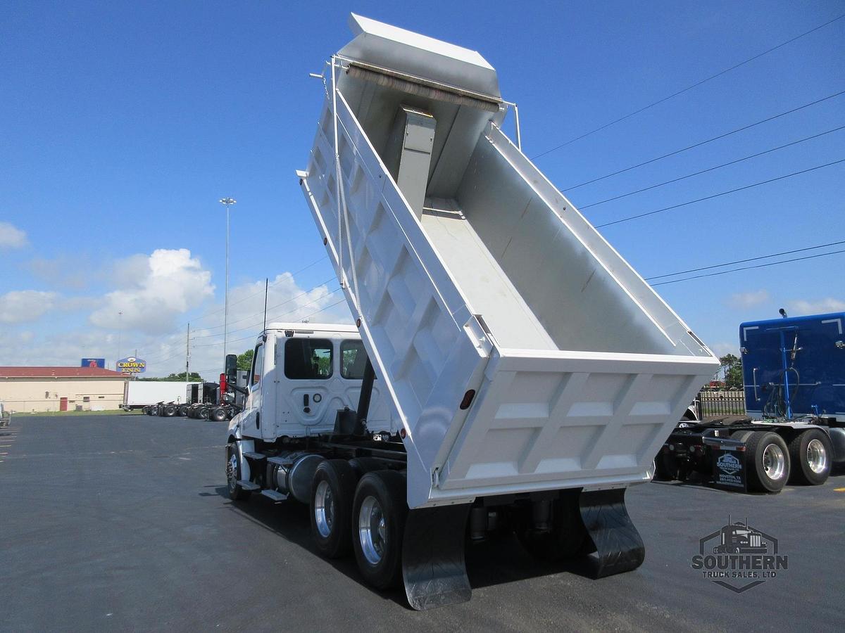 Used 2019 FREIGHTLINER CASCADIA 126