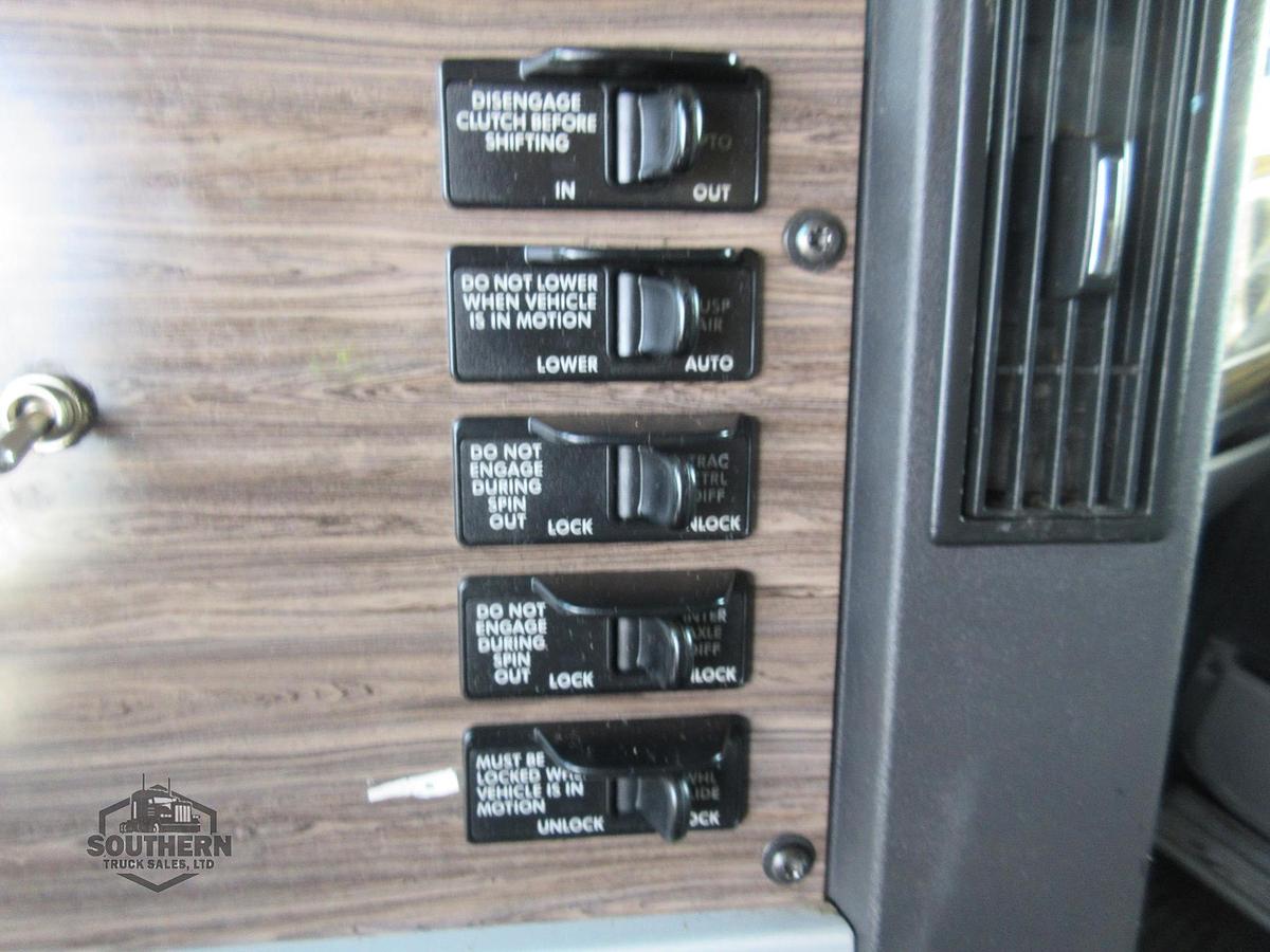 Used 2019 FREIGHTLINER 122SD