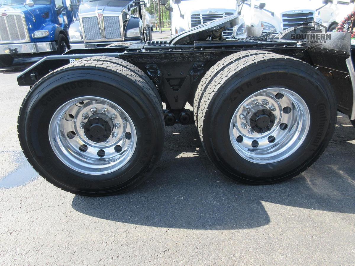 Used 2023 KENWORTH T880