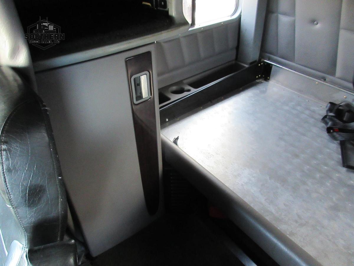 Used 2022 PETERBILT 389