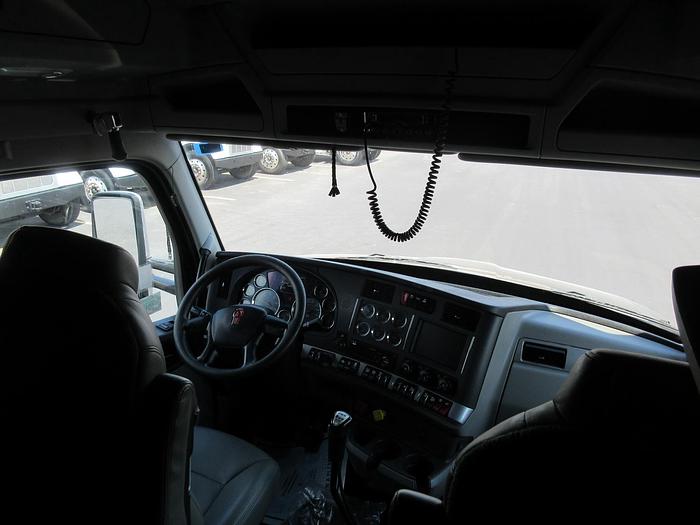 Used 2021 KENWORTH T880