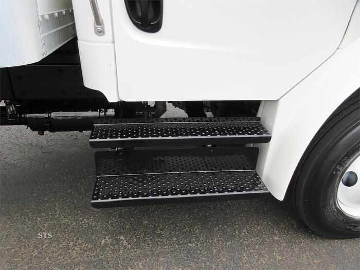 Used 2017 FREIGHTLINER BUSINESS CLASS M2 106