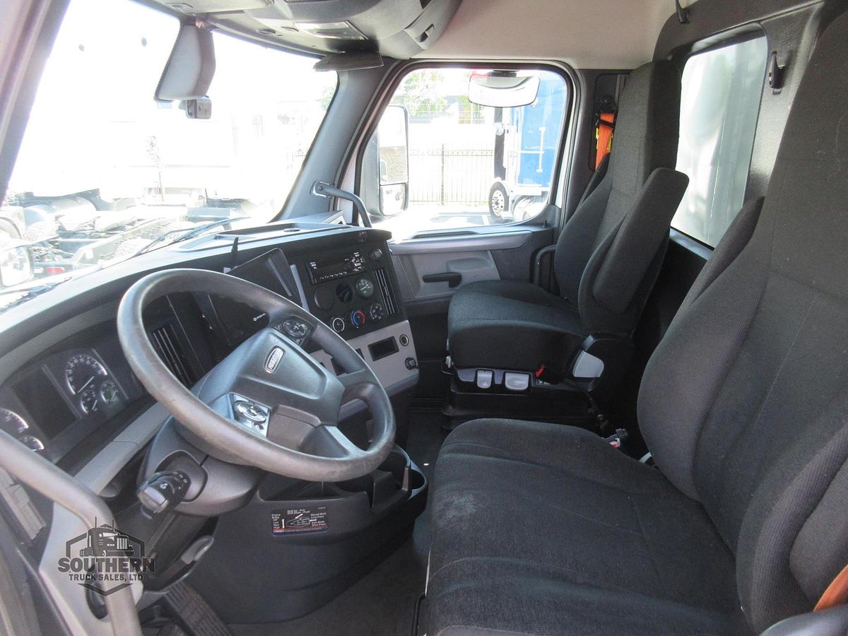 Used 2019 FREIGHTLINER CASCADIA 126