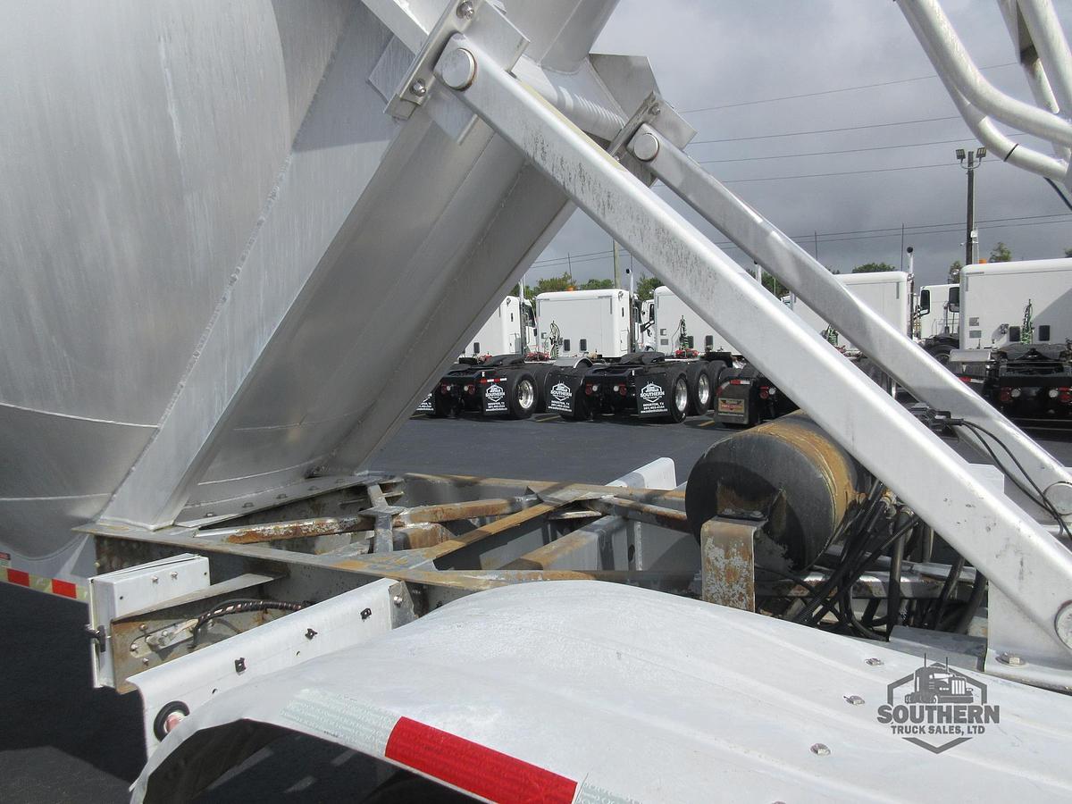 Used 2010 VANTAGE Tandem Axle