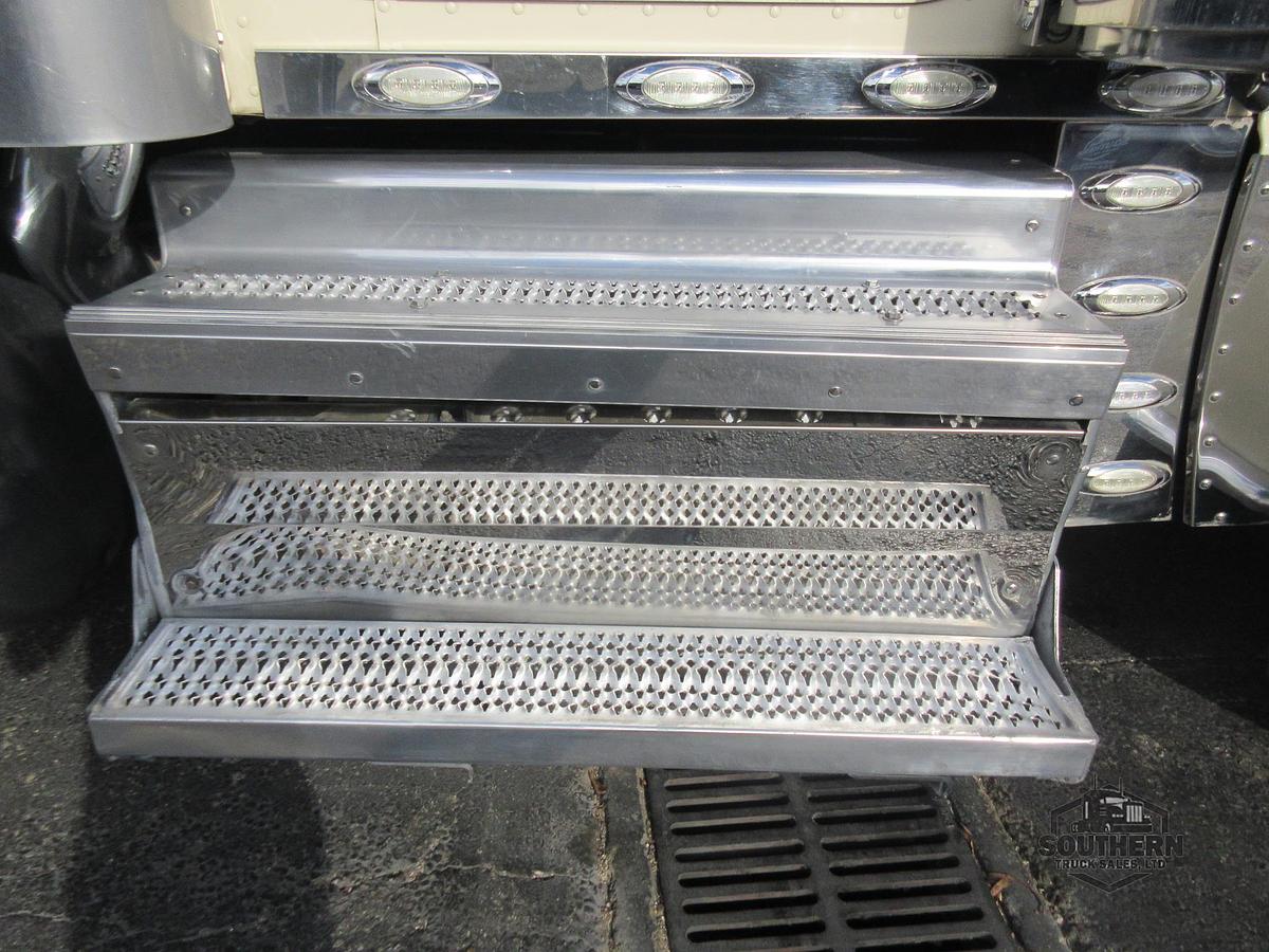 Used 2019 PETERBILT 389