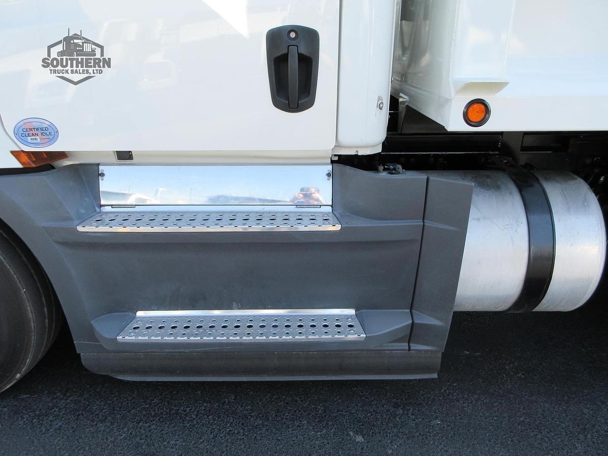 Used 2021 FREIGHTLINER CASCADIA 116