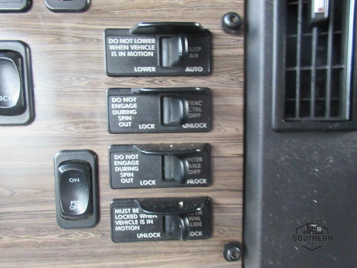 Used 2020 FREIGHTLINER 122SD