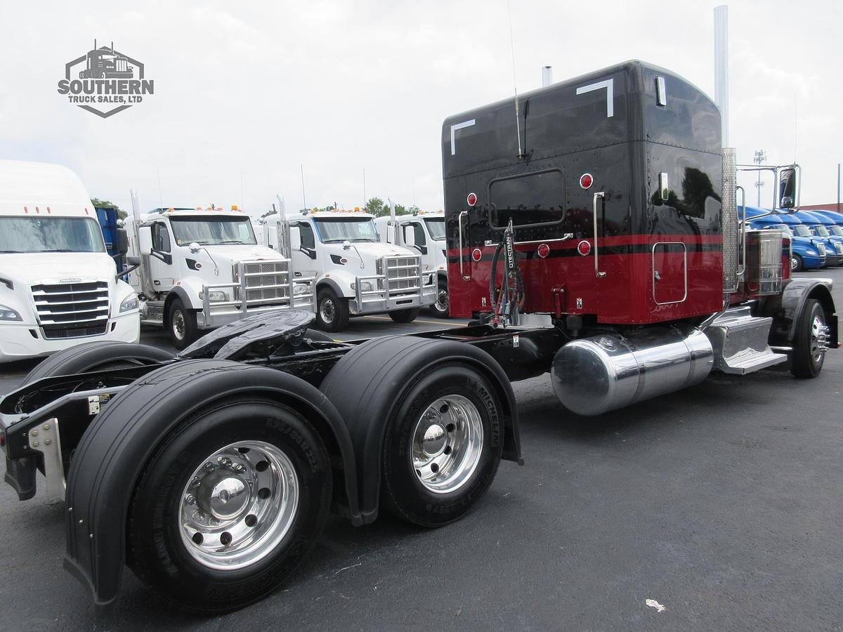 Used 2023 PETERBILT 389