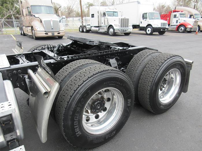 Used 2019 FREIGHTLINER CASCADIA 126