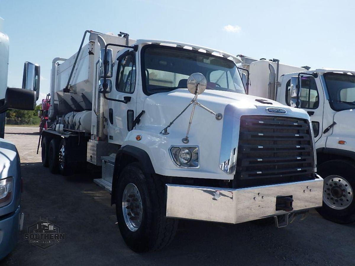 Used 2022 FREIGHTLINER 114SD