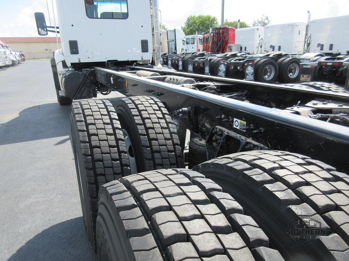 2025 KENWORTH T880
