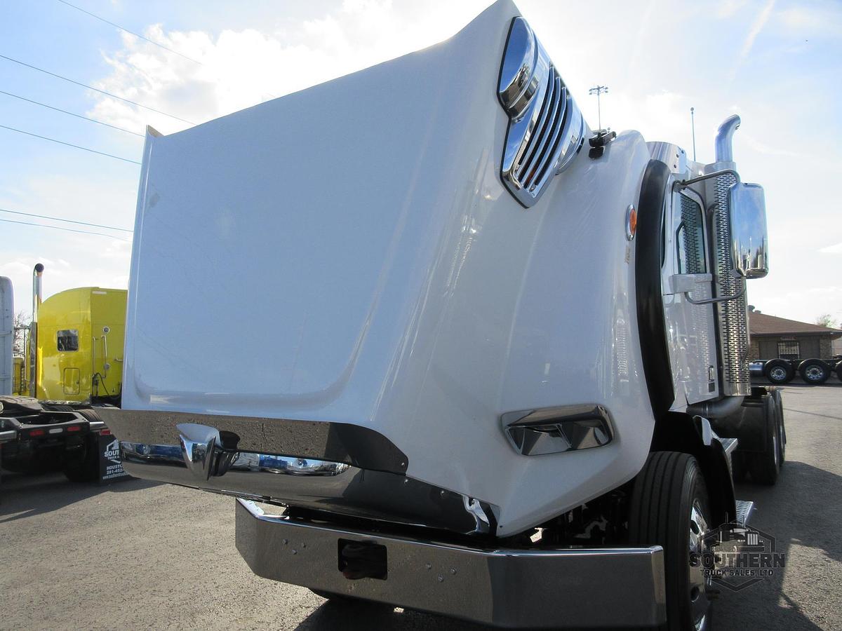 Used 2019 FREIGHTLINER 122SD