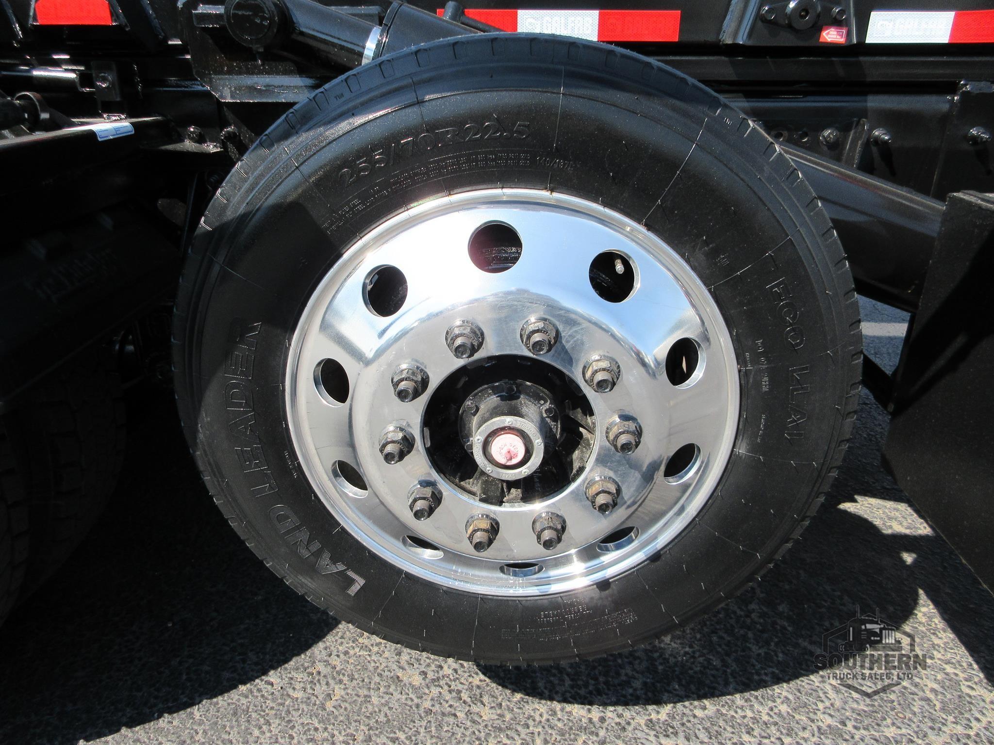 2025 KENWORTH T880