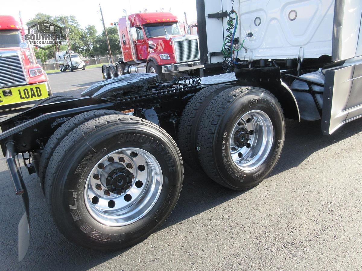 Used 2022 FREIGHTLINER CASCADIA 116