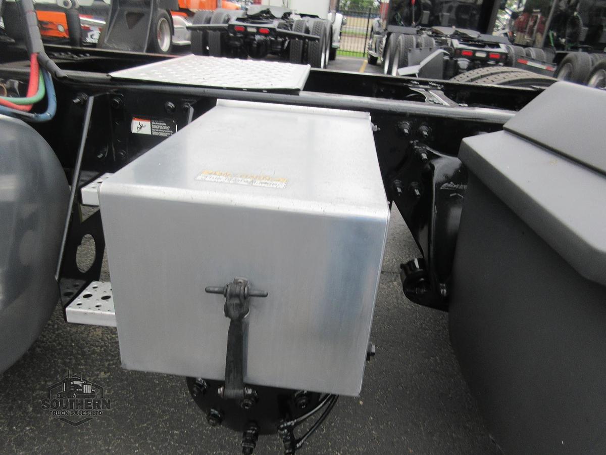 Used 2019 FREIGHTLINER CASCADIA 126