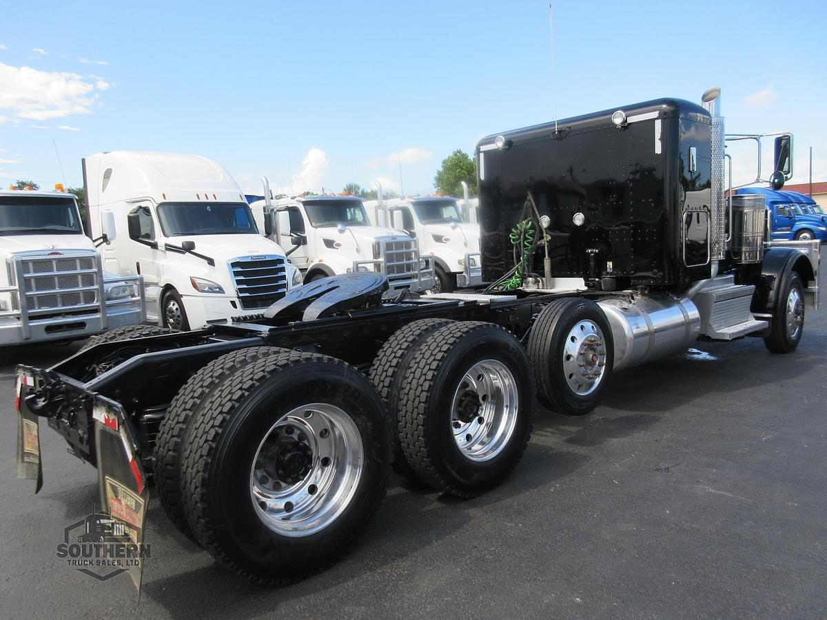 Used 2023 PETERBILT 389