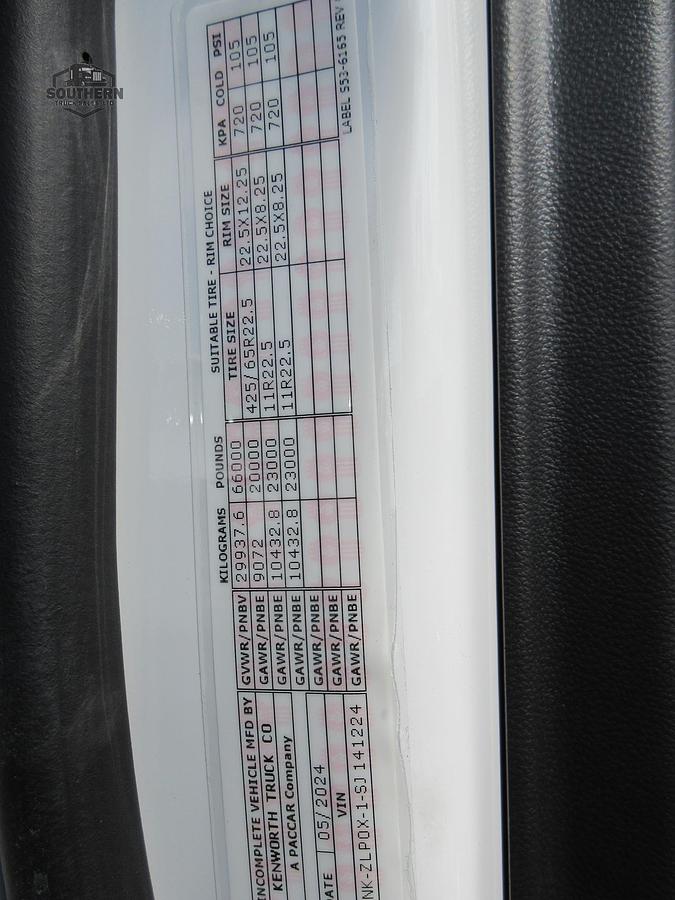 2025 KENWORTH T880