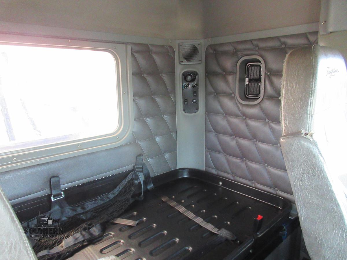 Used 2020 FREIGHTLINER 122SD