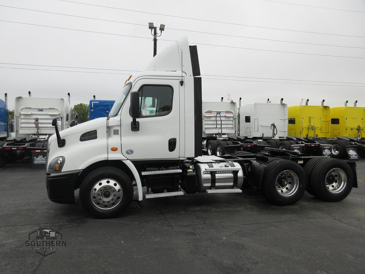 Used 2018 FREIGHTLINER CASCADIA 113