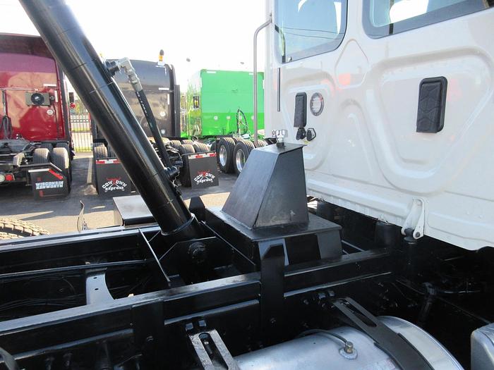 Used 2017 FREIGHTLINER CASCADIA 113