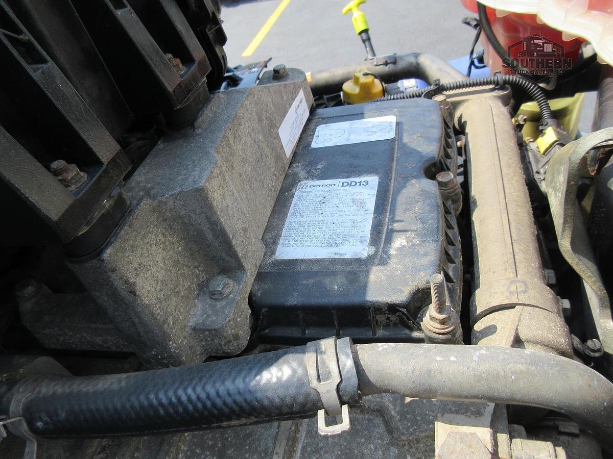 Used 2019 FREIGHTLINER CASCADIA 126