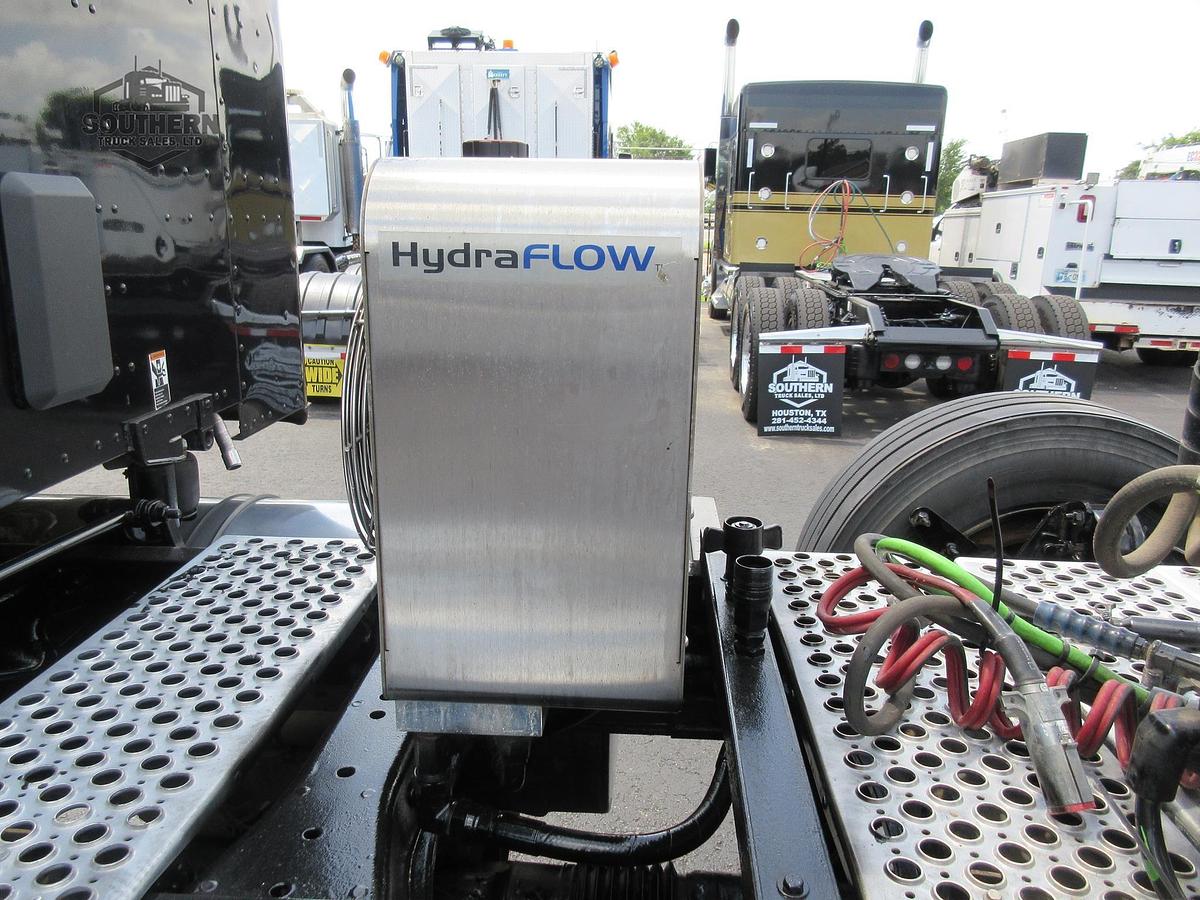 Used 2023 KENWORTH T880