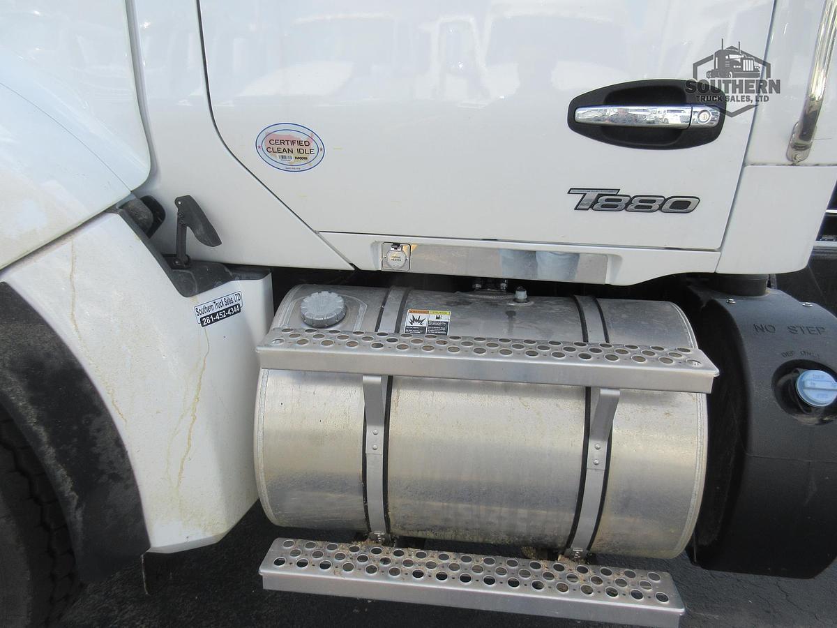 2025 KENWORTH T880