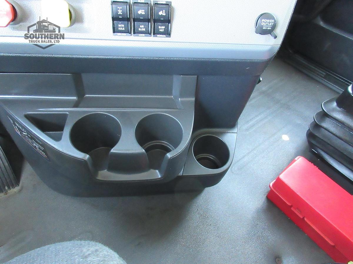 Used 2019 FREIGHTLINER CASCADIA 126