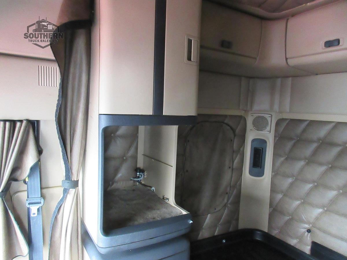 Used 2021 FREIGHTLINER CORONADO 122 SD