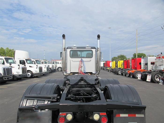Used 2015 PETERBILT 389