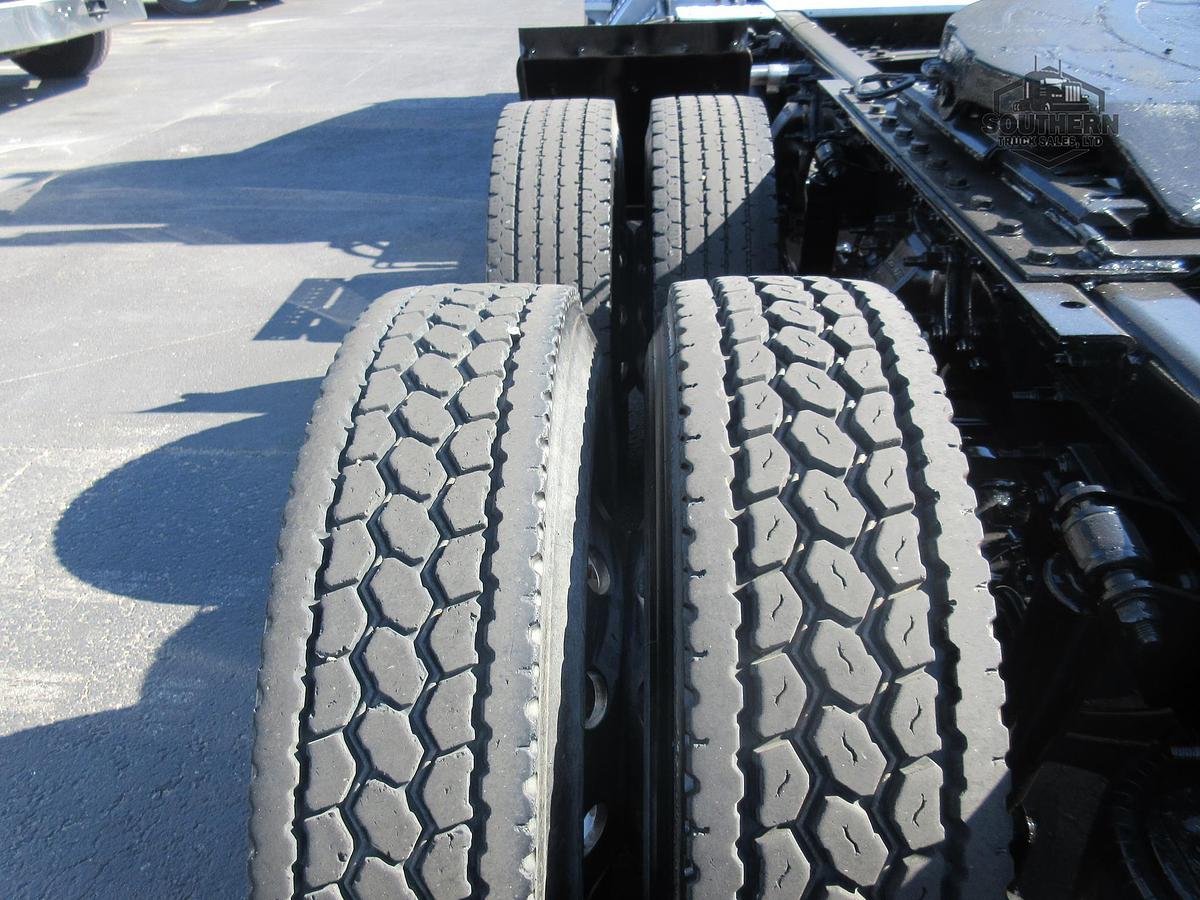 Used 2019 FREIGHTLINER 122SD