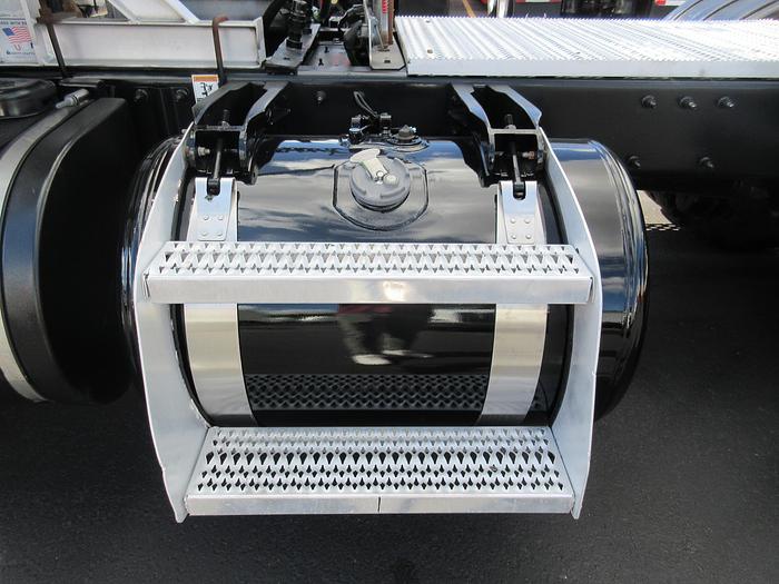 Used 2015 PETERBILT 389 - 6810