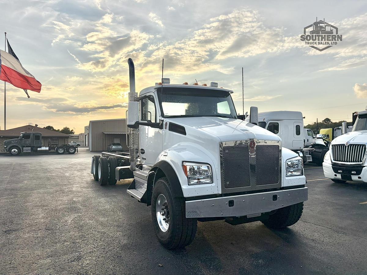 2025 KENWORTH T880