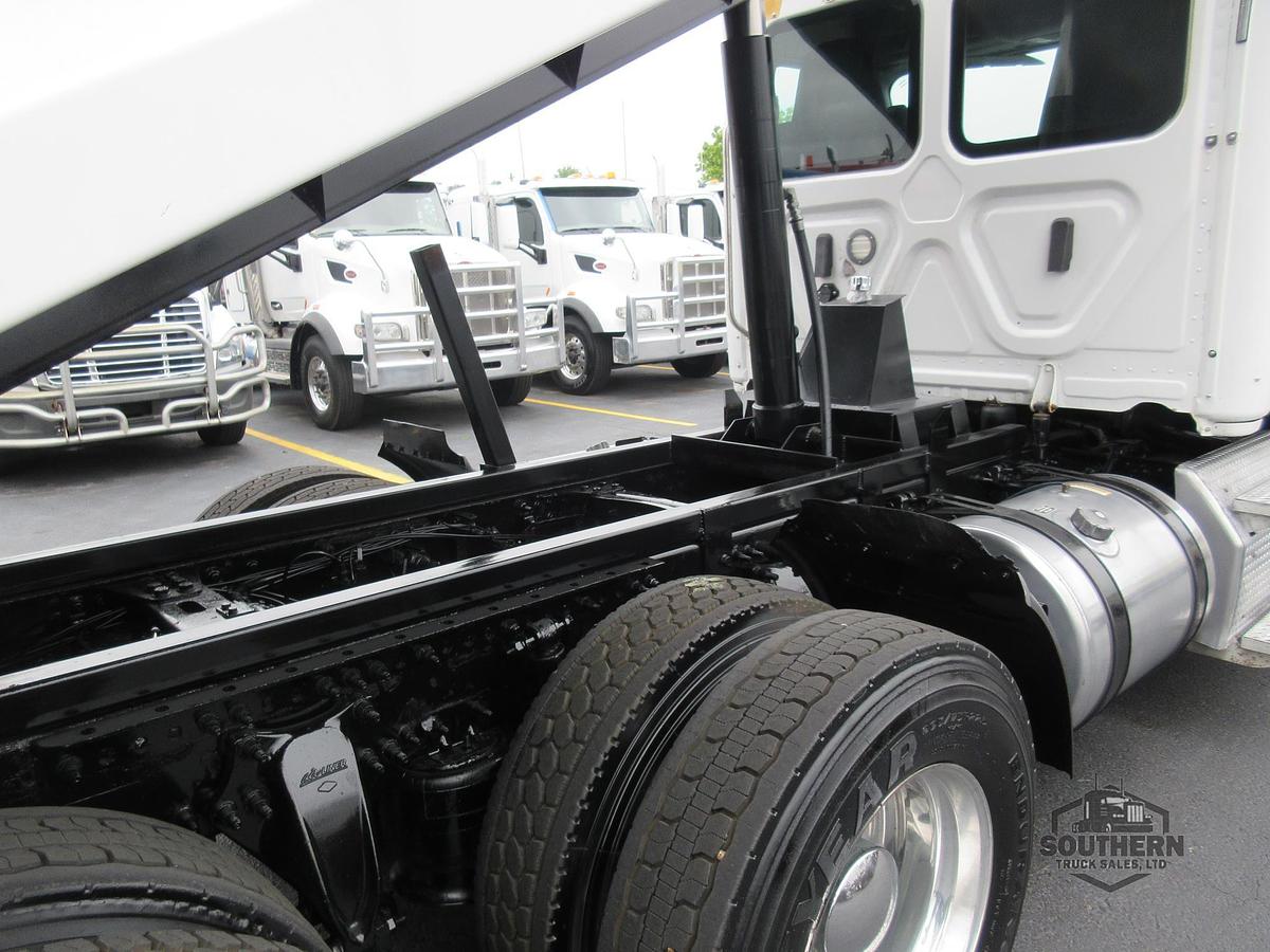 Used 2019 FREIGHTLINER CASCADIA 126