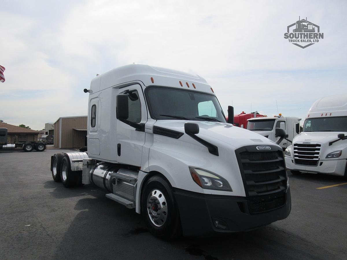 Used 2019 FREIGHTLINER CASCADIA 126