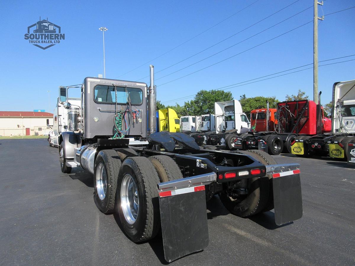 Used 2022 PETERBILT 389