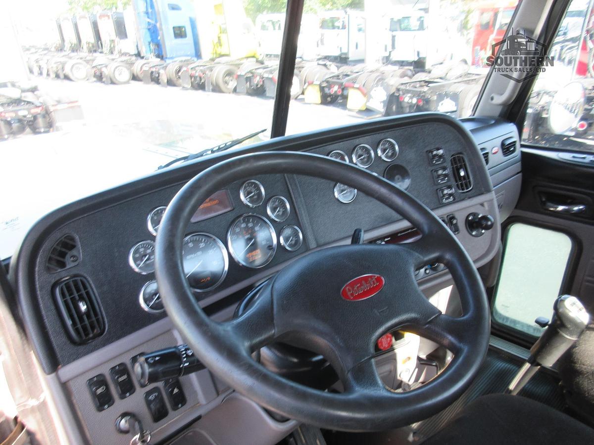 Used 2022 PETERBILT 389