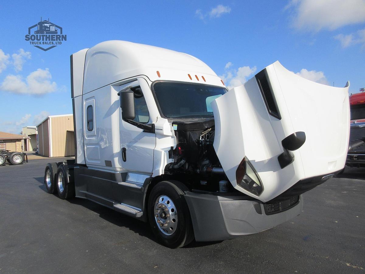 Used 2022 FREIGHTLINER CASCADIA 116