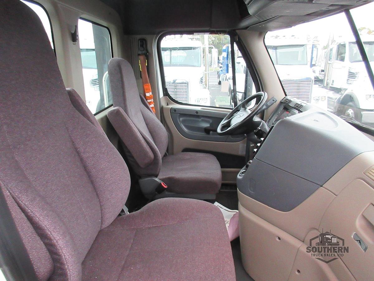 Used 2018 FREIGHTLINER CASCADIA 113